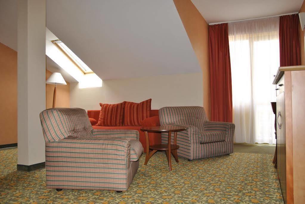 Vitalmed Hotel Sárvár Zewnętrze zdjęcie